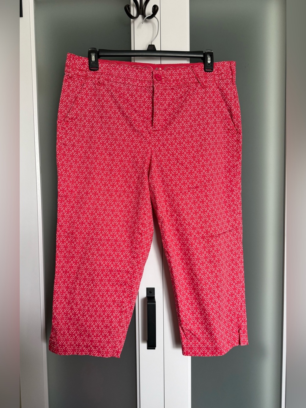 Intro Coral-Pink Ladies Stretch Capri’s